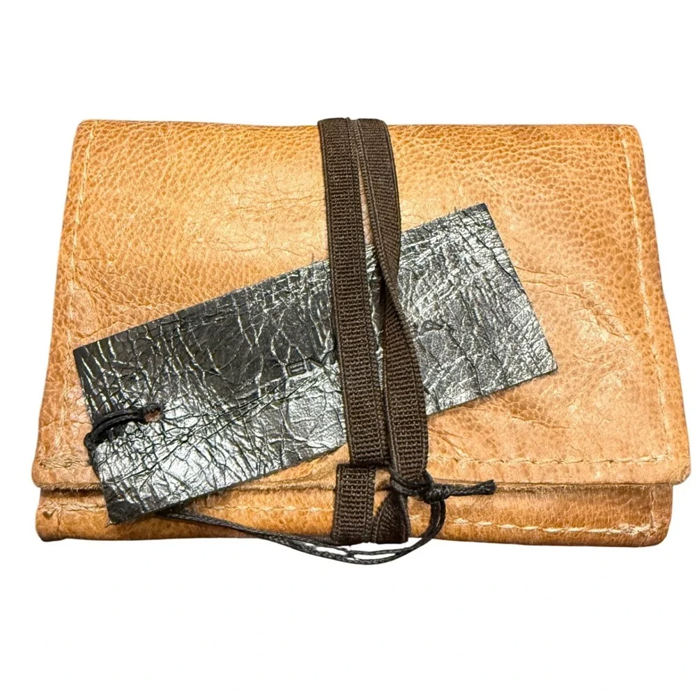 Empresa Hill Wax Beige Leather Tri-Fold Wallet Made in Italy Minimalist Boho